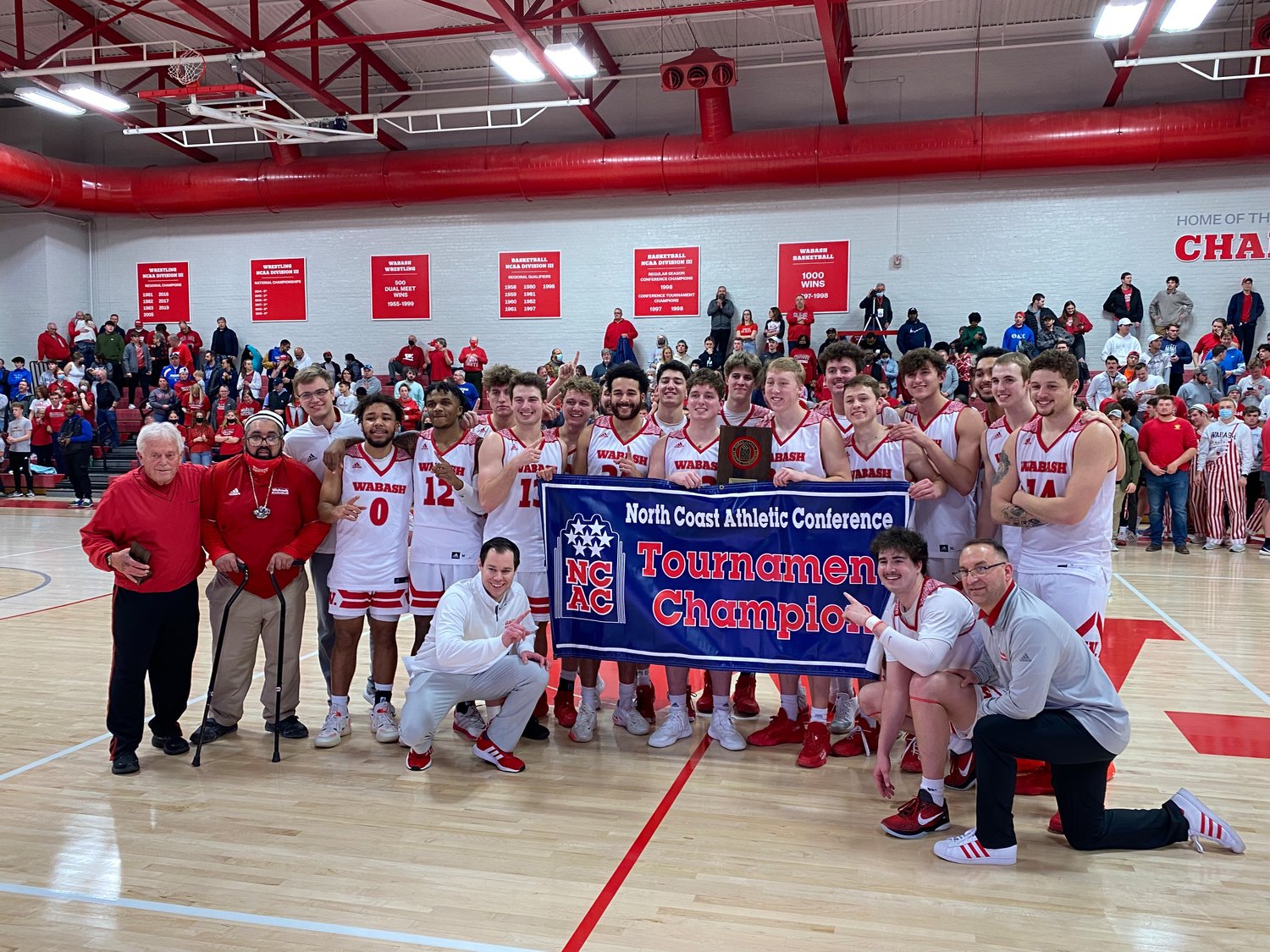 Wabash clinched their first NCAC Title in school history with a thrilling 85-84 win over Wooster. The Little 
Giants will be heading to the NCAA D3 Tournament for the first time since 1998.
